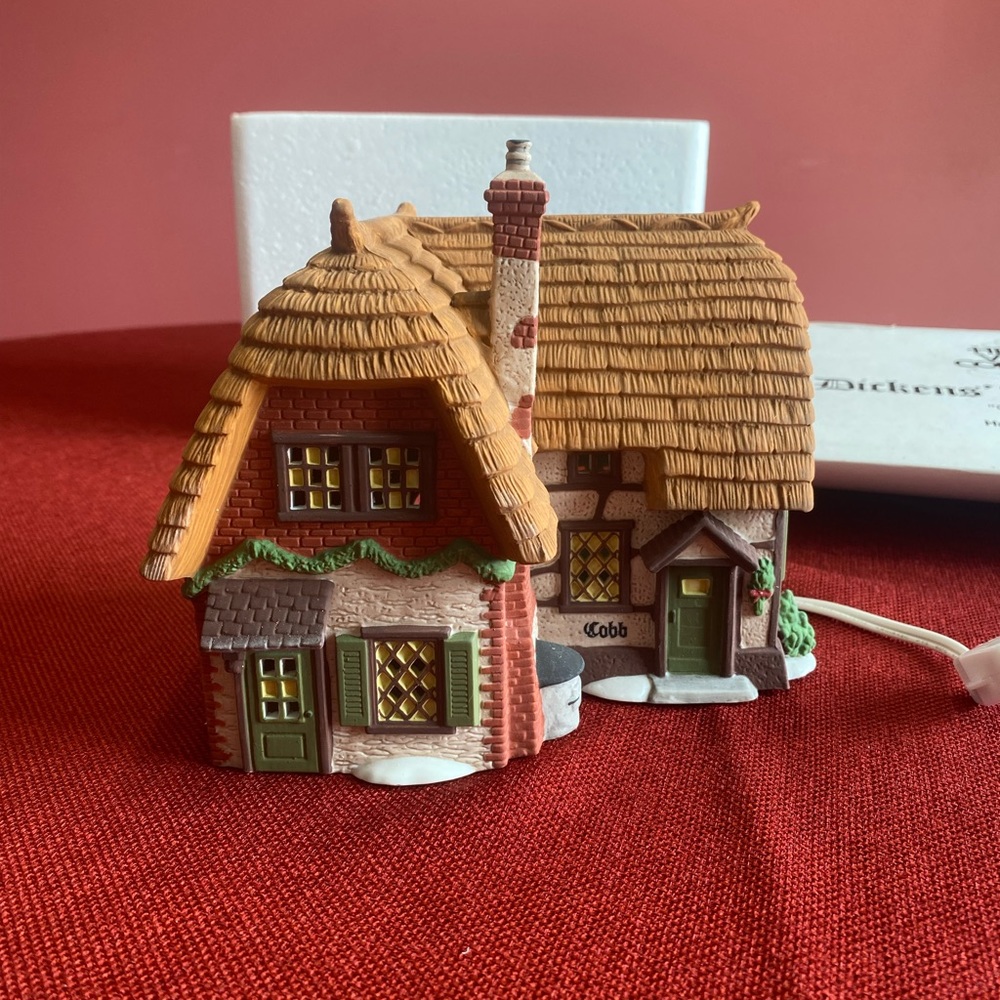 Department 56 Dickens Village Cobb Cottage #58246